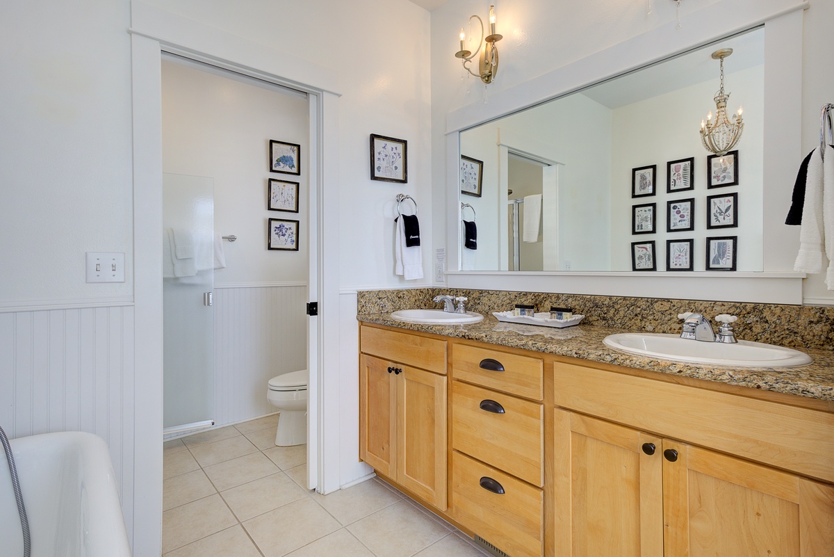 Double sinks for plenty of space in primary ensuite