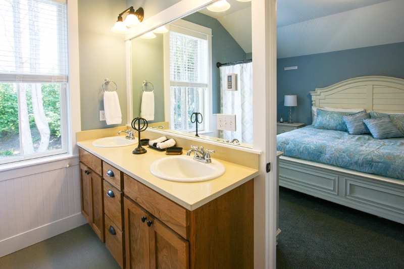 King Bedroom with ensuite bathroom