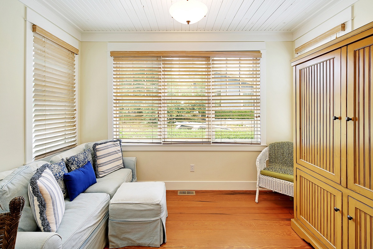 Front room with view of the pool and Crescent Park