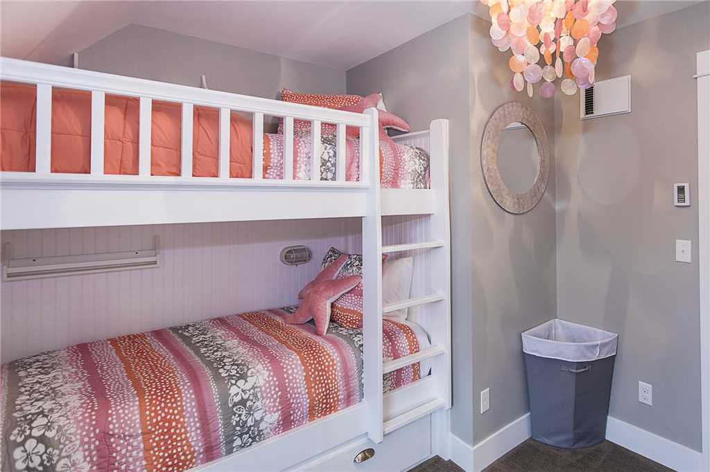 Twin mermaids bedroom