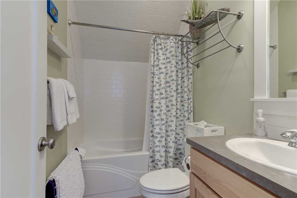 Shared full bathroom