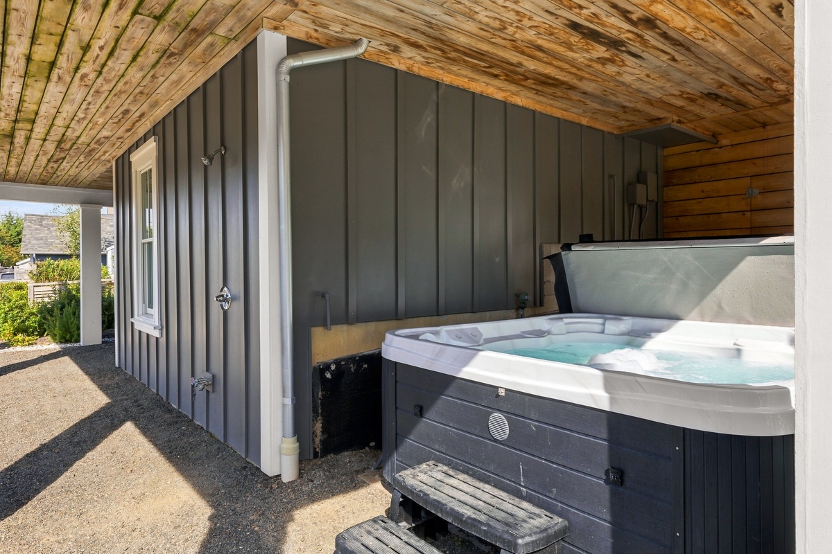 Private hot tub