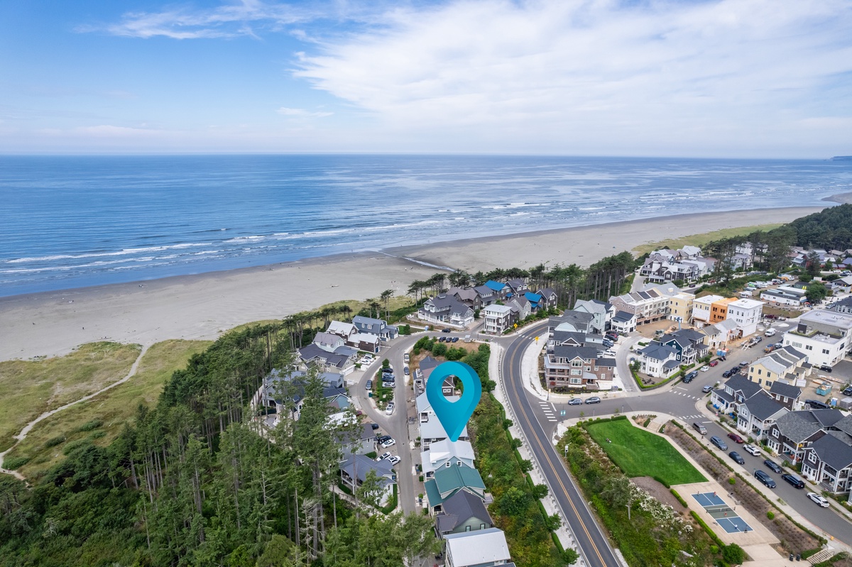 Above the Waves is close to the beach