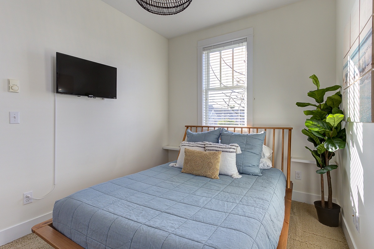 Guest bedroom
