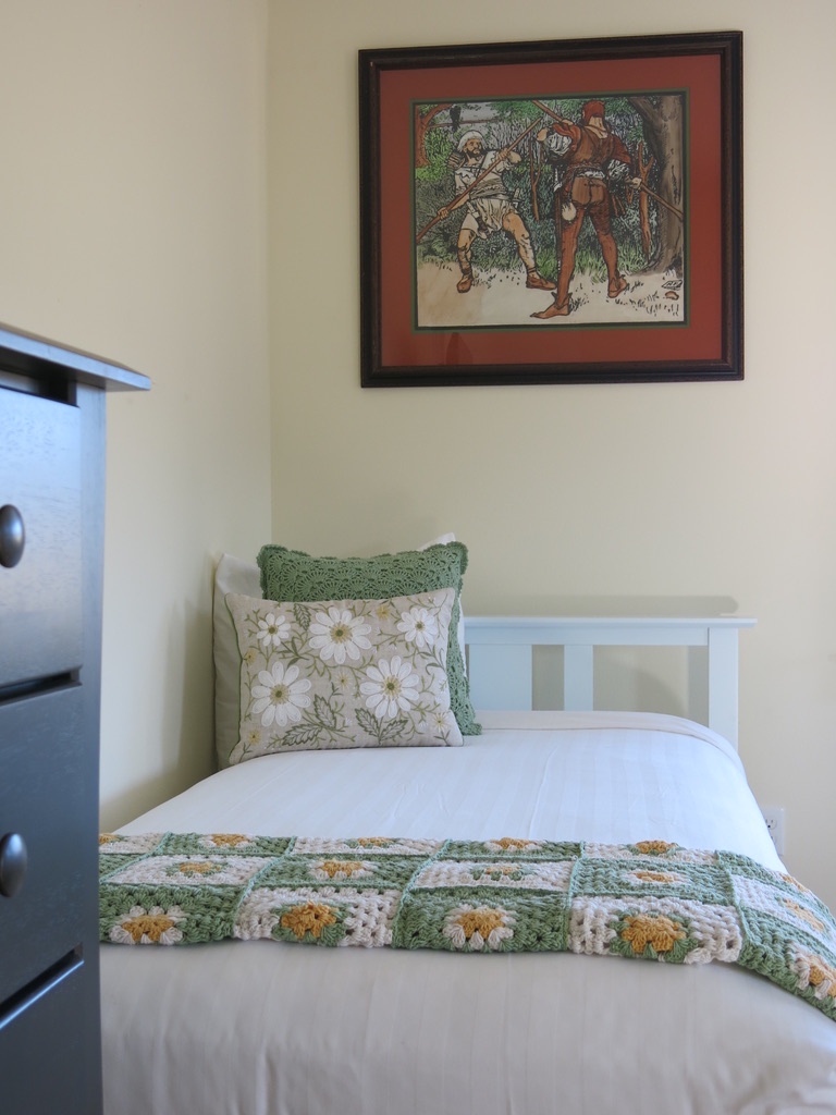 Single Twin XL bed in the King room for extra guests