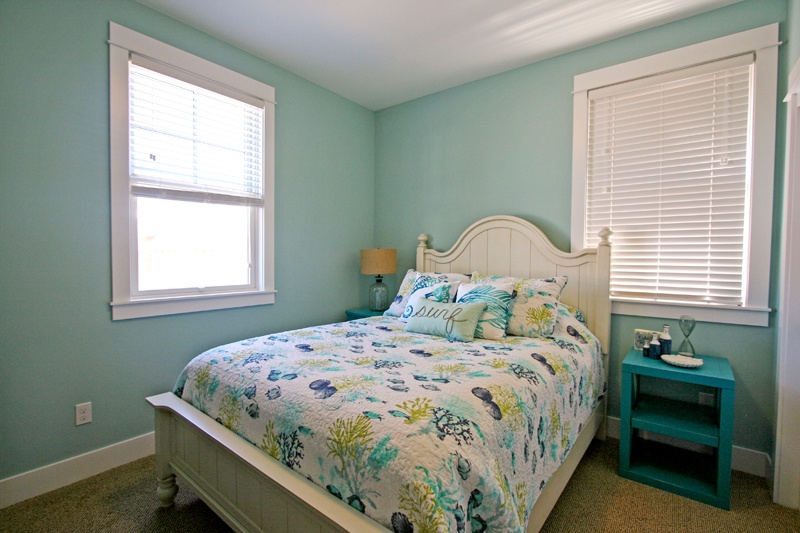 Second floor queen bedroom