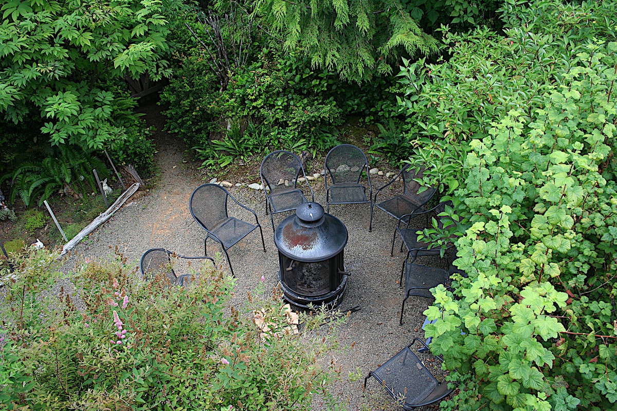 The secluded back yard has beautiful greenery