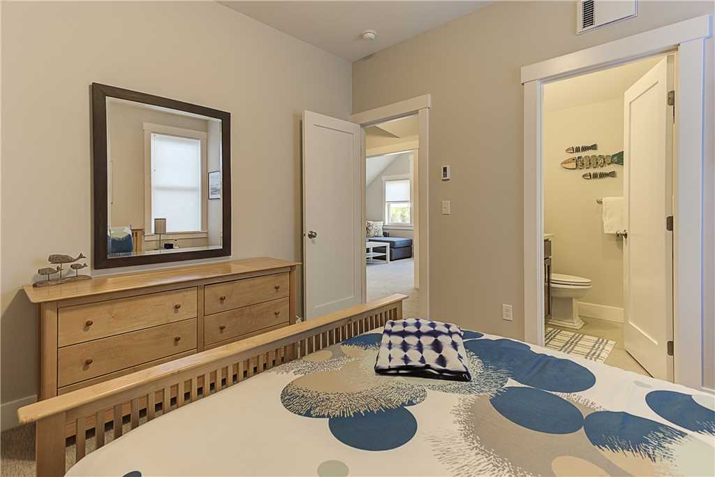 Guest room with private bathroom