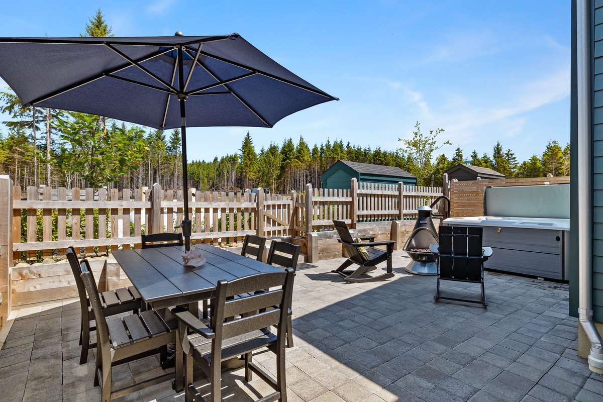 Fully-fenced back yard and hot tub