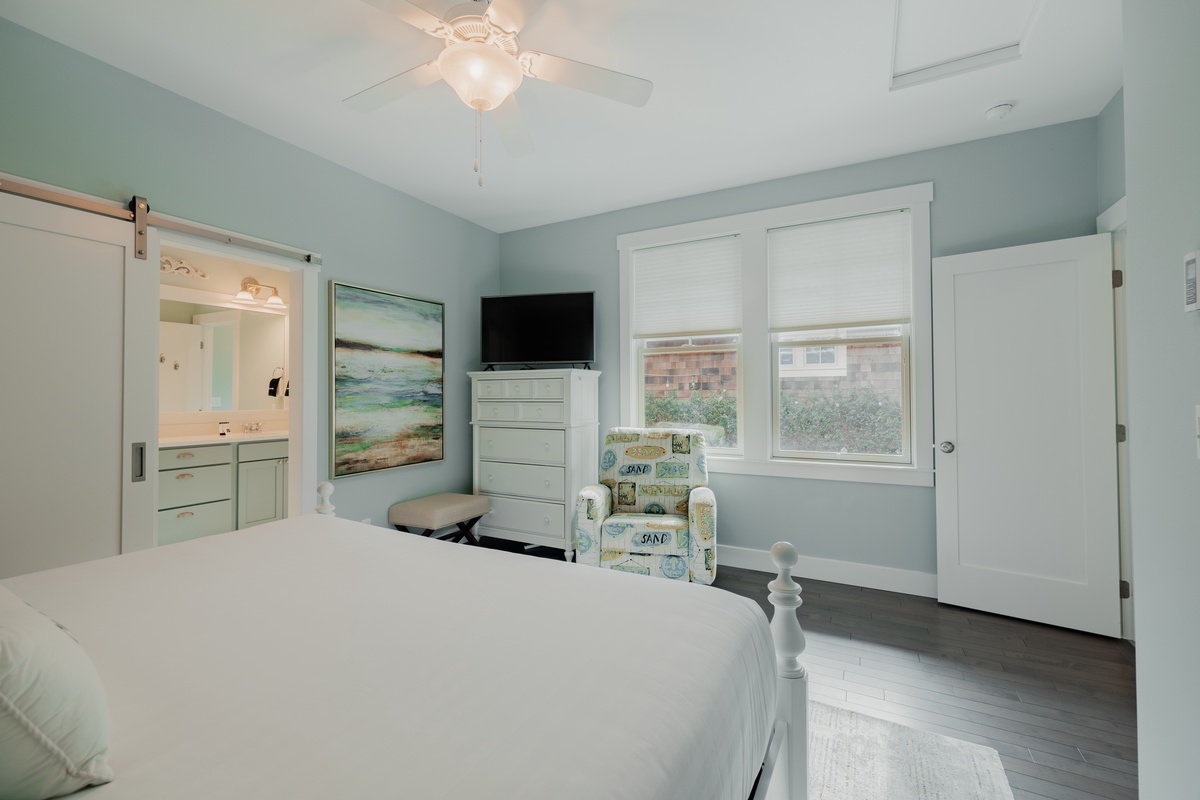 Primary bedroom with ensuite bathroom