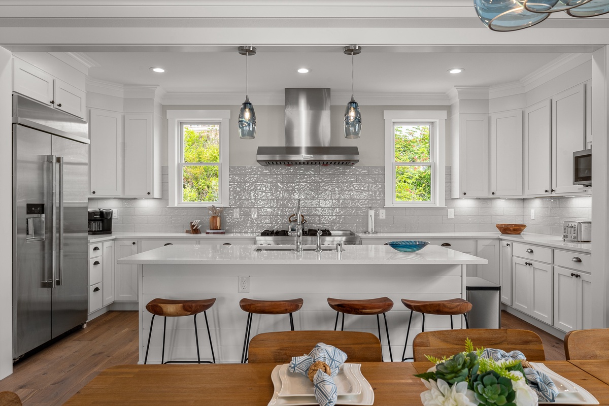Kitchen with barstool seating