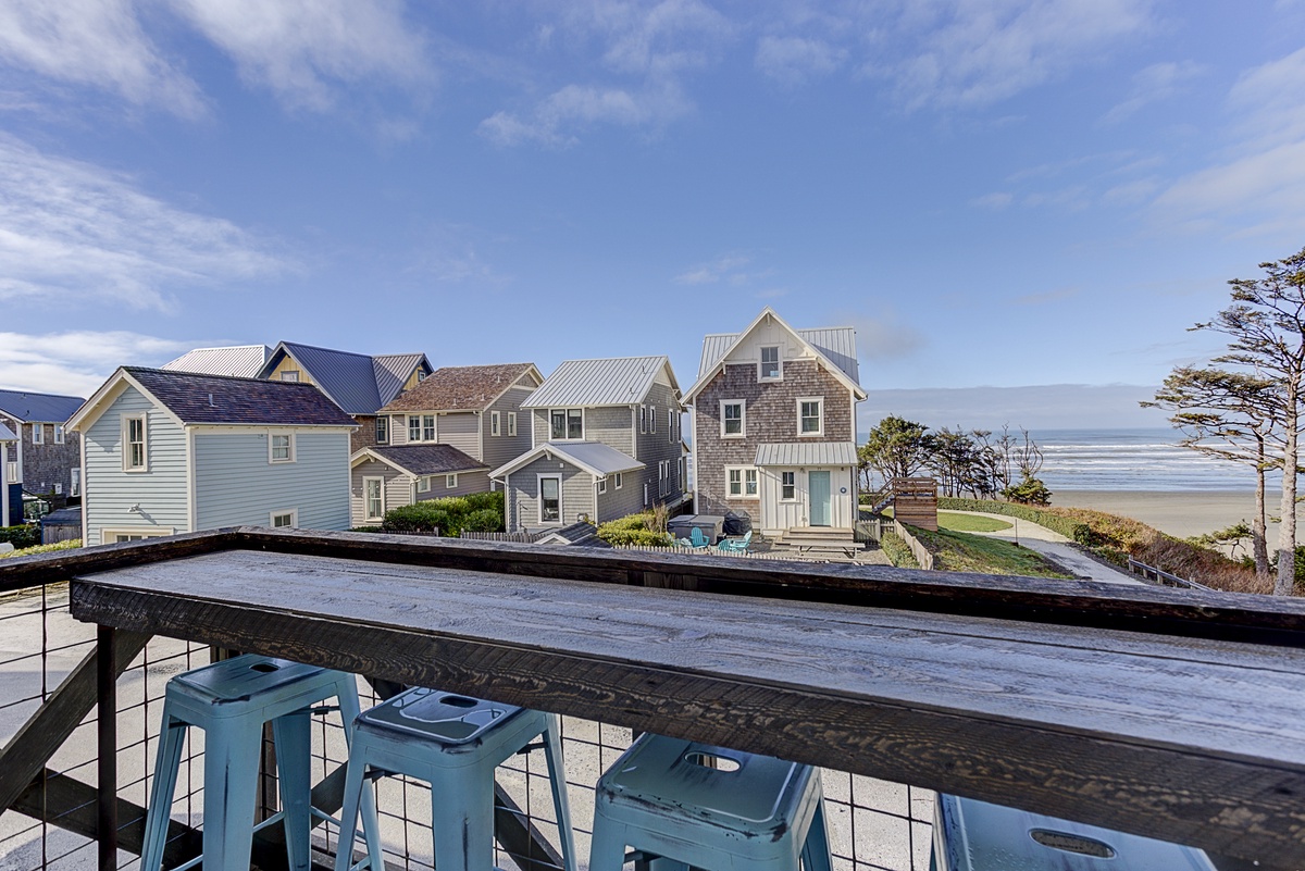 Balcony with seating and ocean view