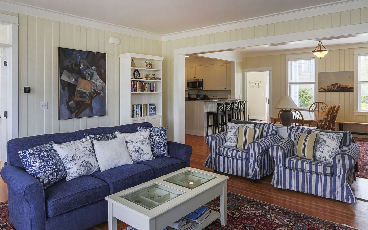 Rainbow's End welcomes you to the inviting living room