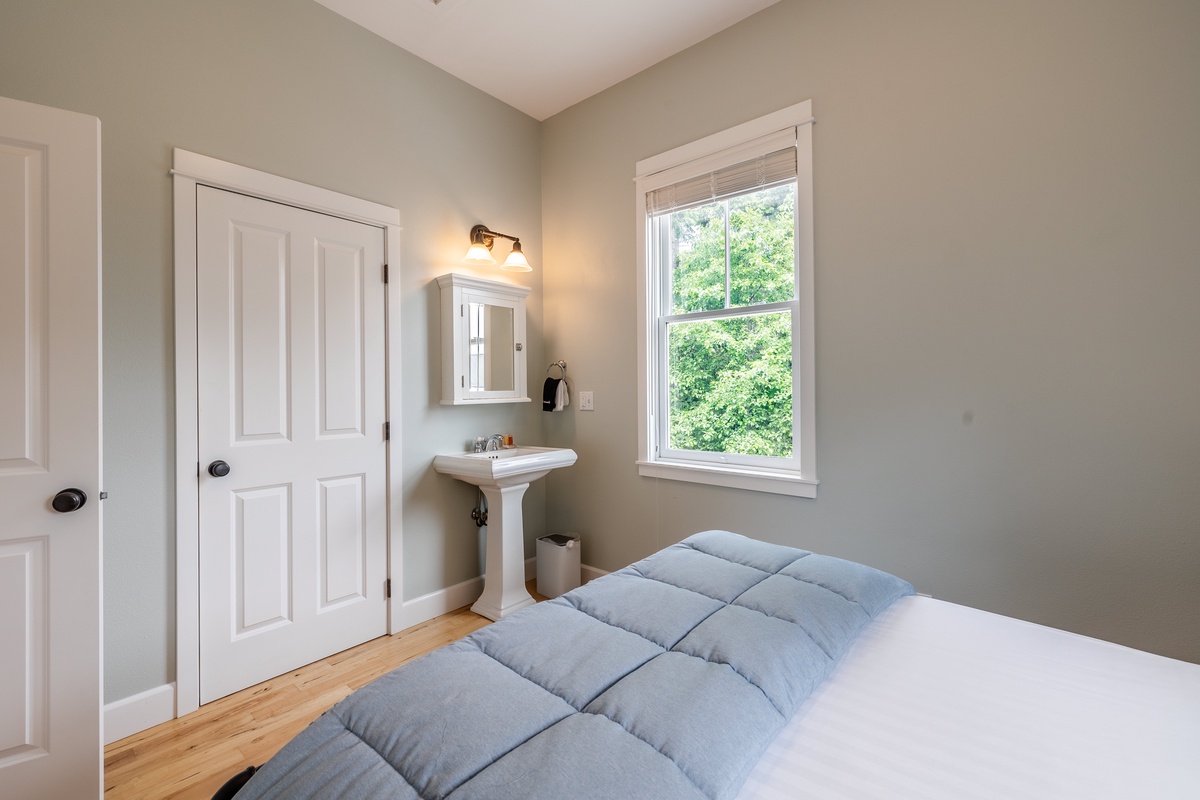 Queen bed and ensuite bathroom