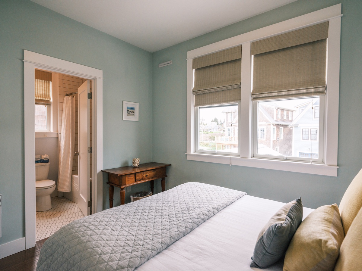 Guest bedroom