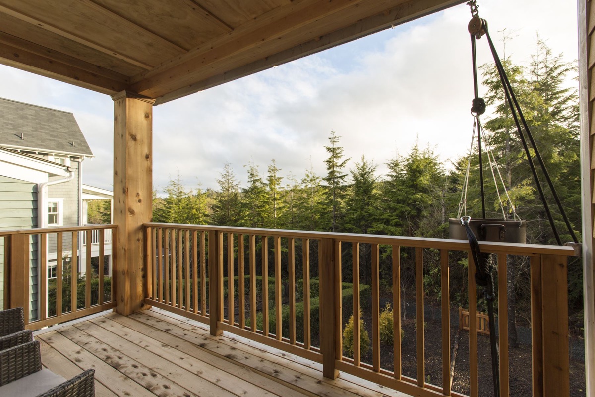 Main level covered deck 