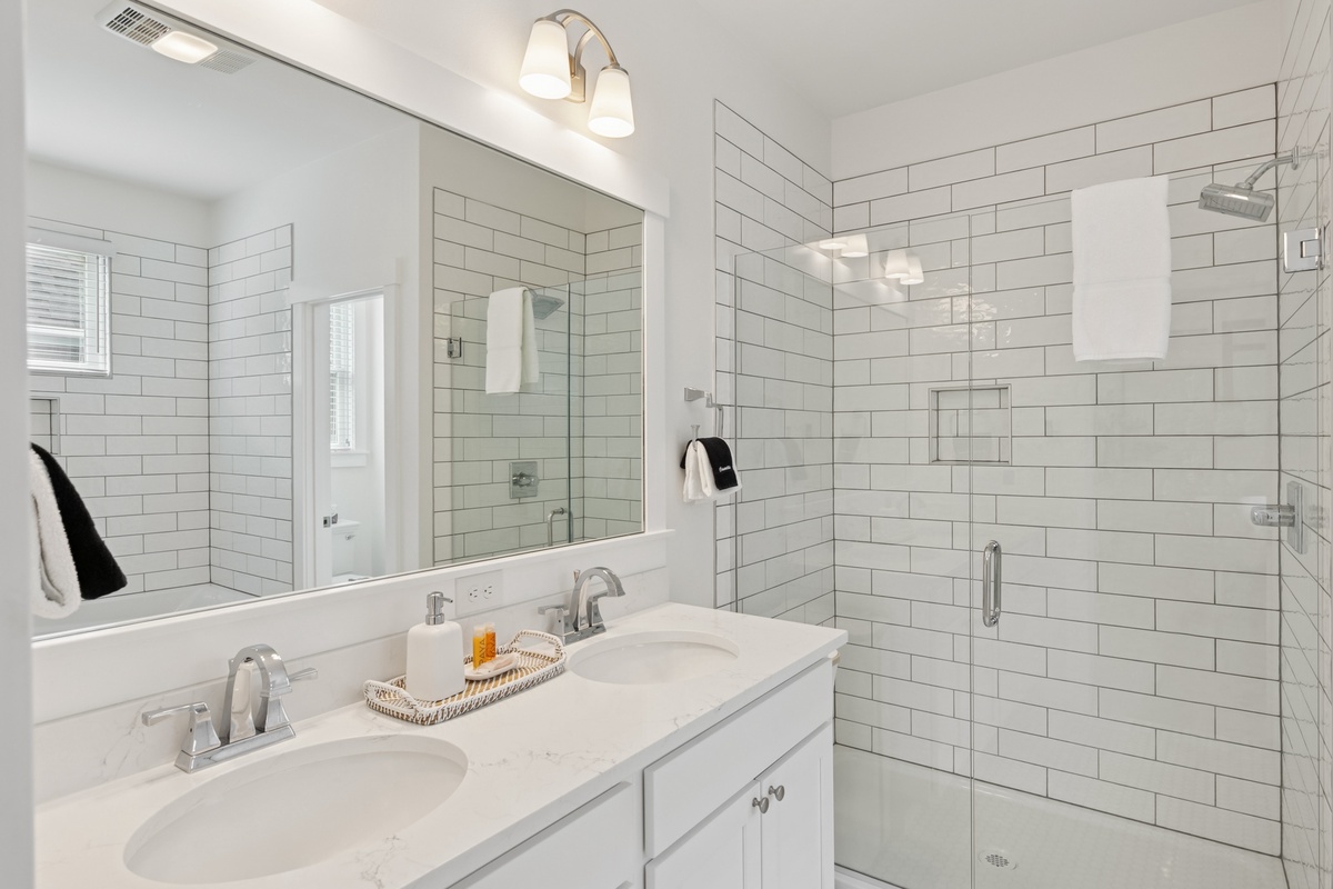 Large en suite bath with walk in shower