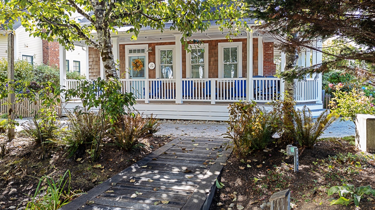 The front porch faces the Garden Promenade