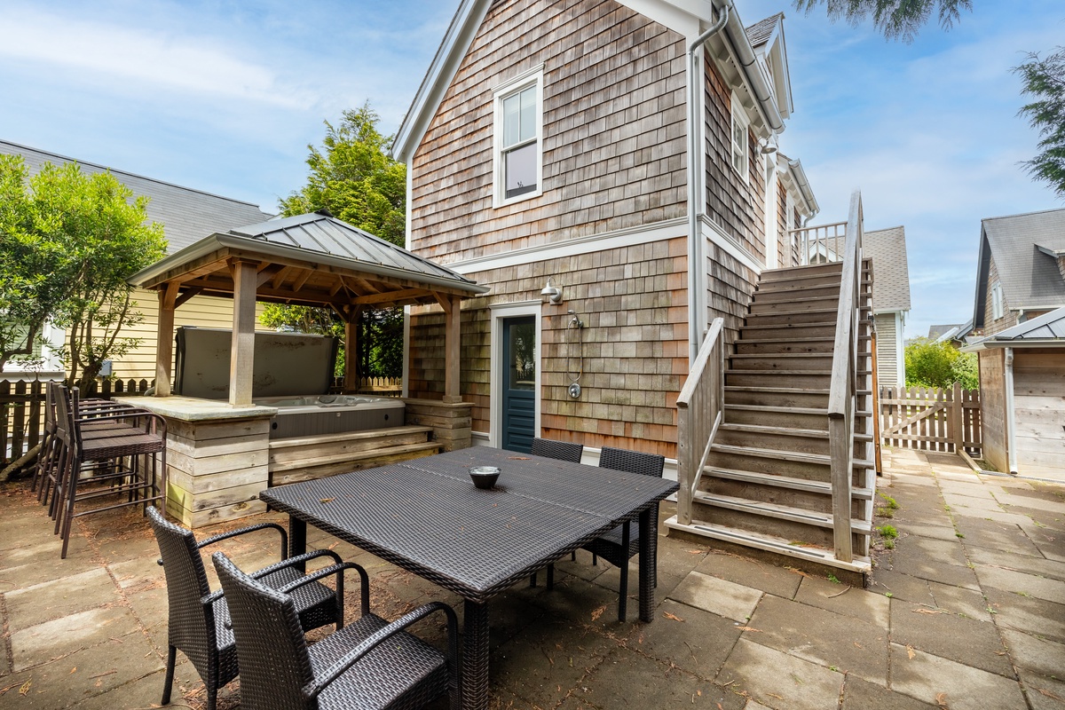 Carriage house located in back yard