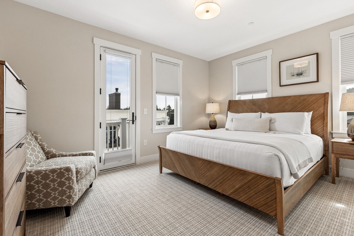 Guest king bedroom
