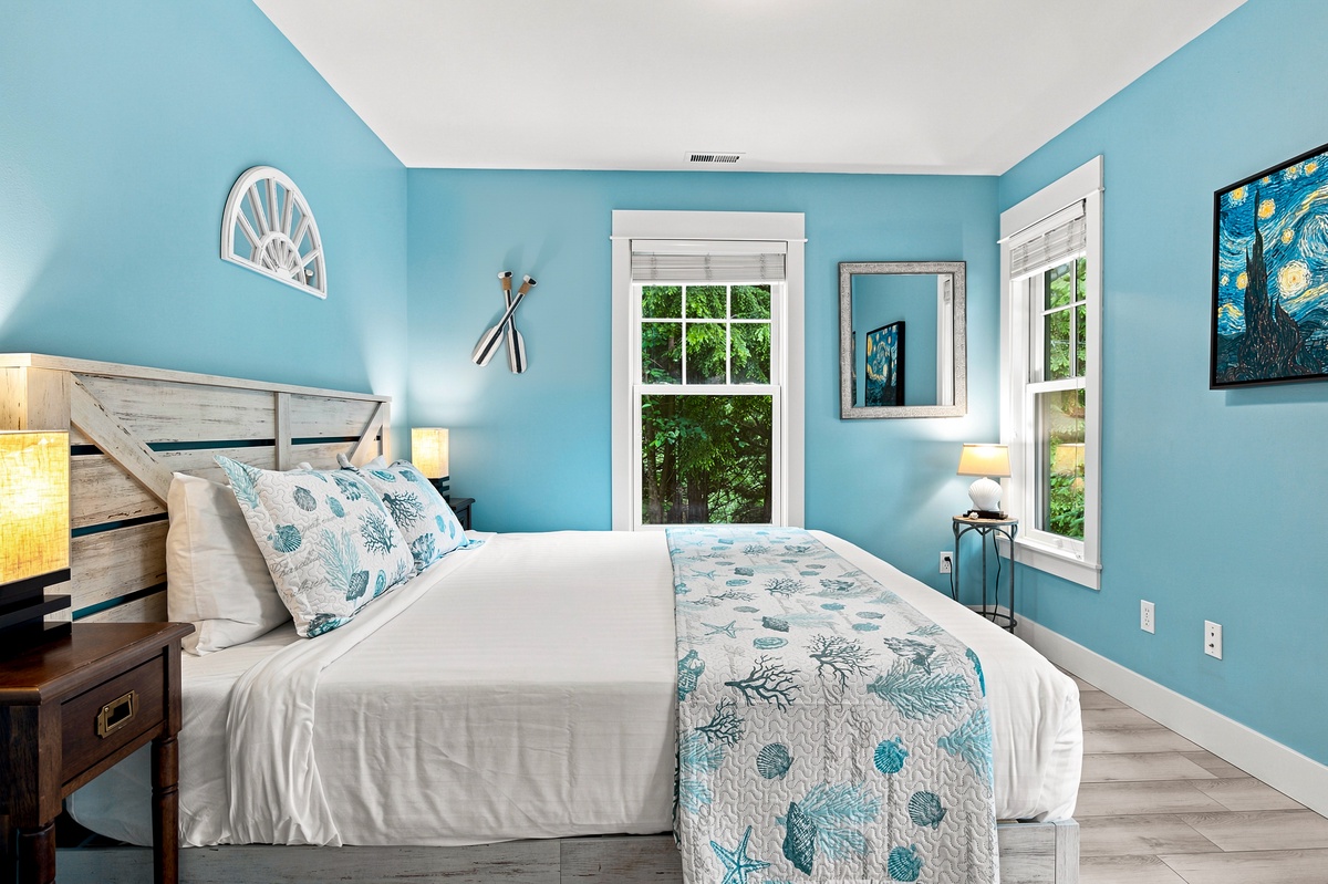 Guest queen bedroom