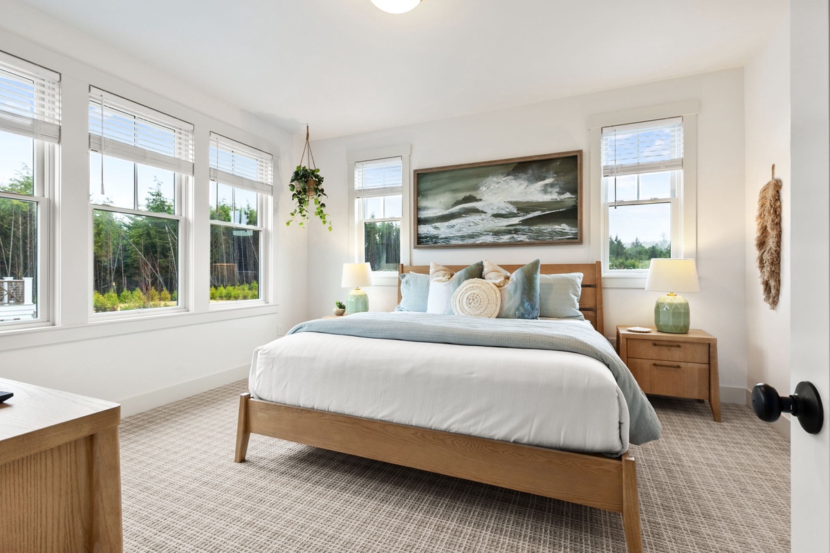 King ensuite bedroom