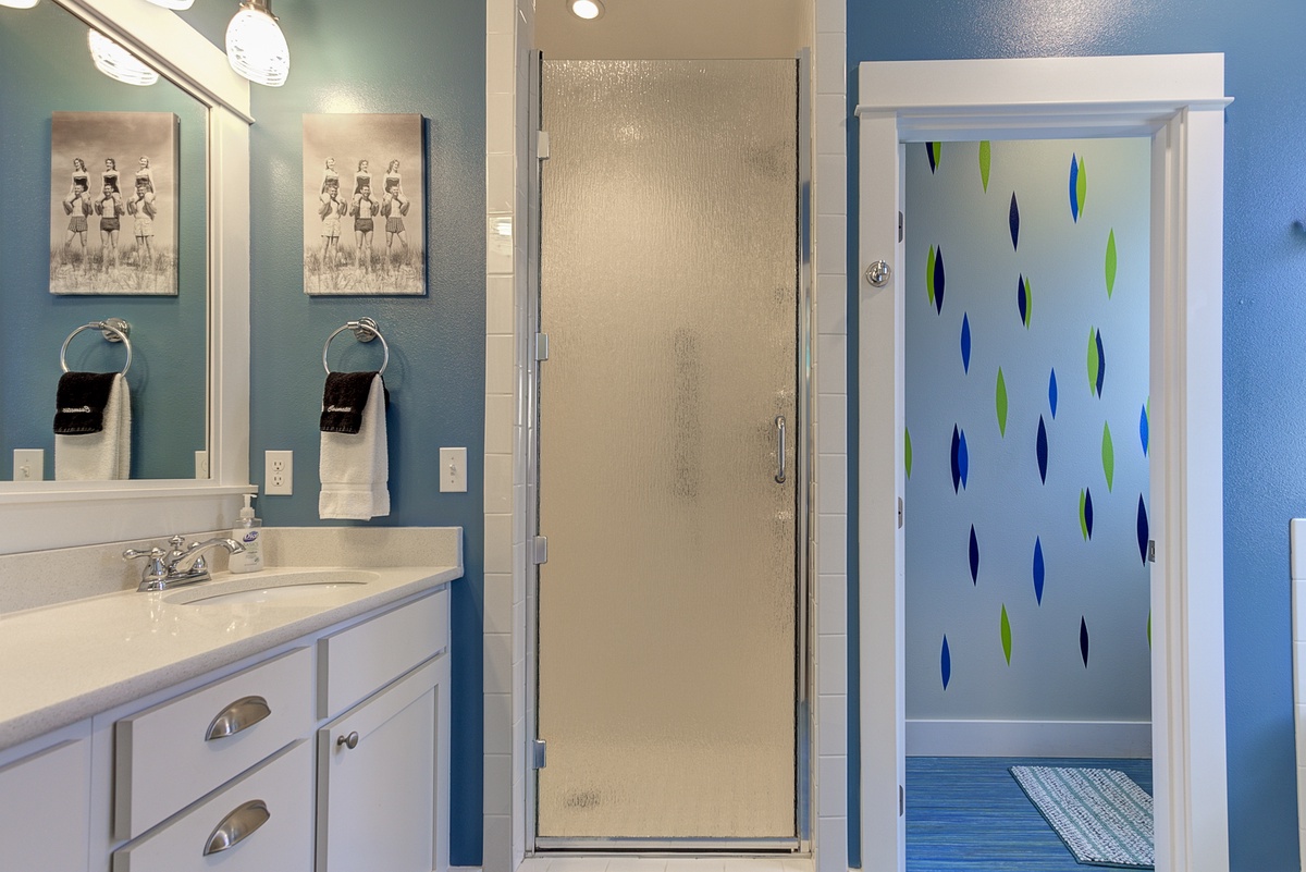 Main floor primary ensuite bathroom