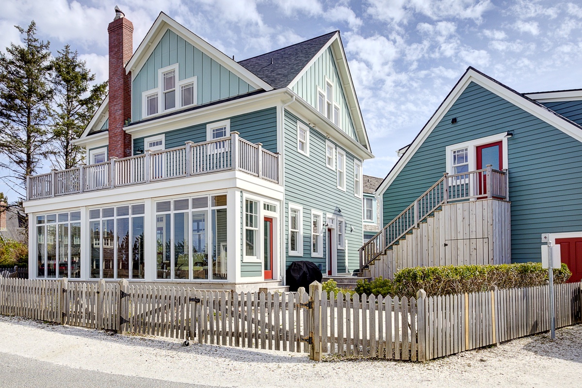 Front porch can be completely enclosed