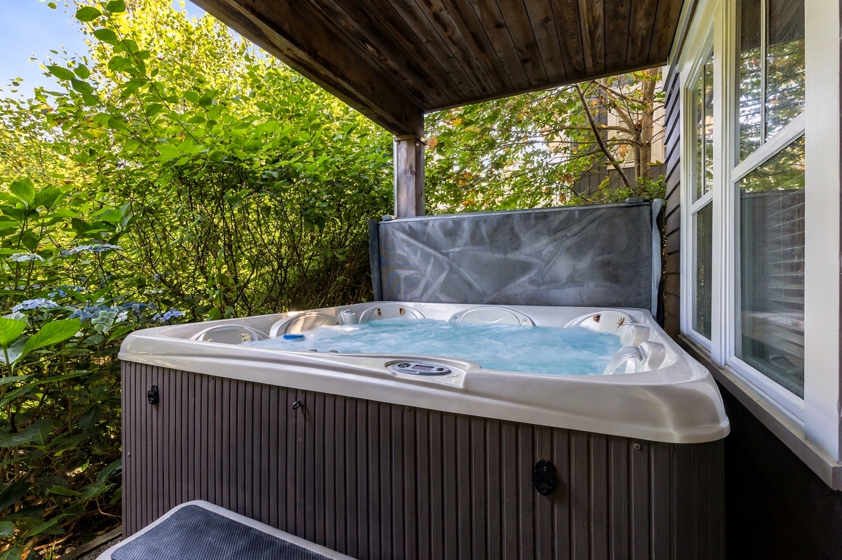 Private hot tub