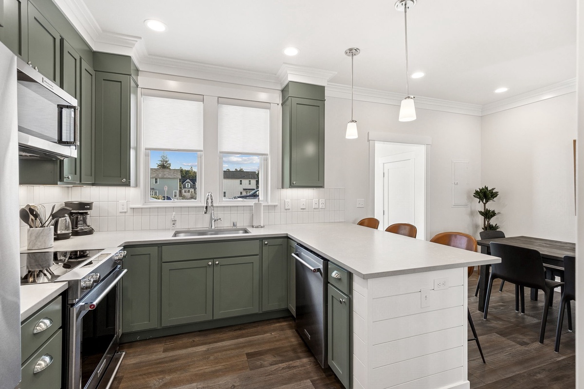 Kitchen with barstool seating