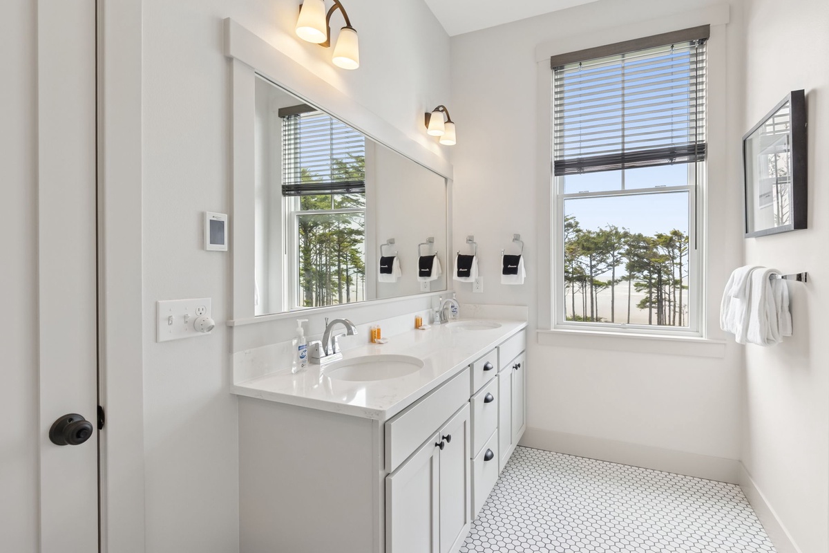 Primary ensuite bathroom