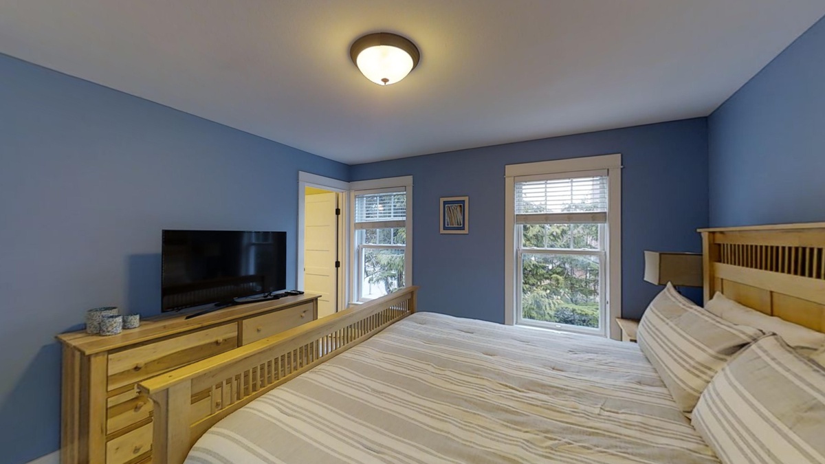 Primary king bedroom with flat screen tv