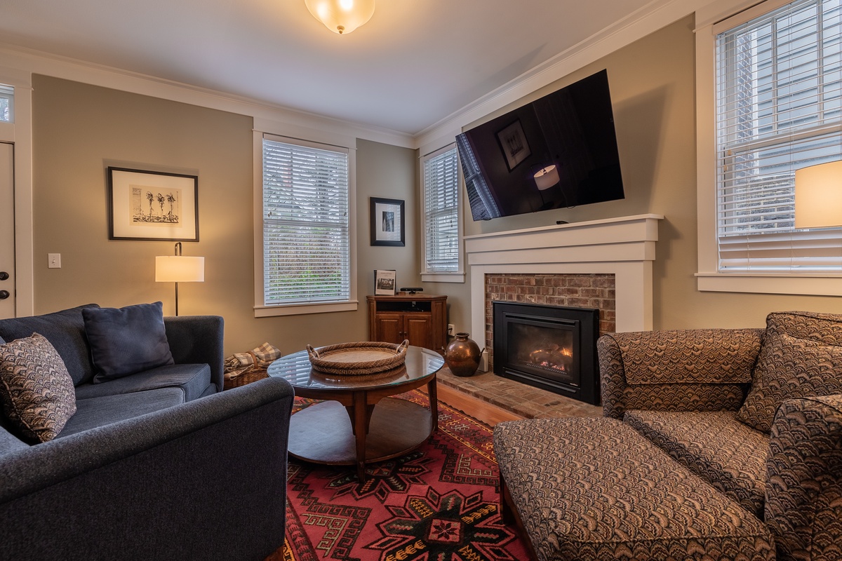 Living room with TV and Fireplace