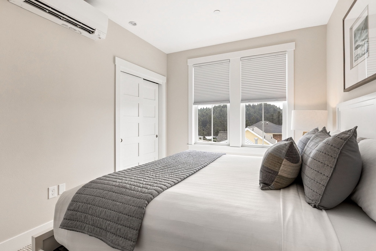 Guest king bedroom