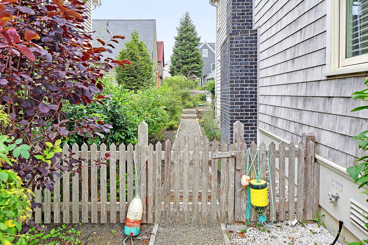 Side pathway