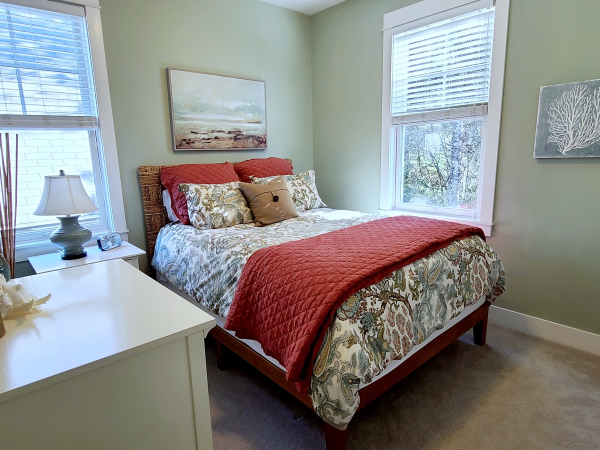 3rd bedroom overlooks the front of the house and Woodland Promenade