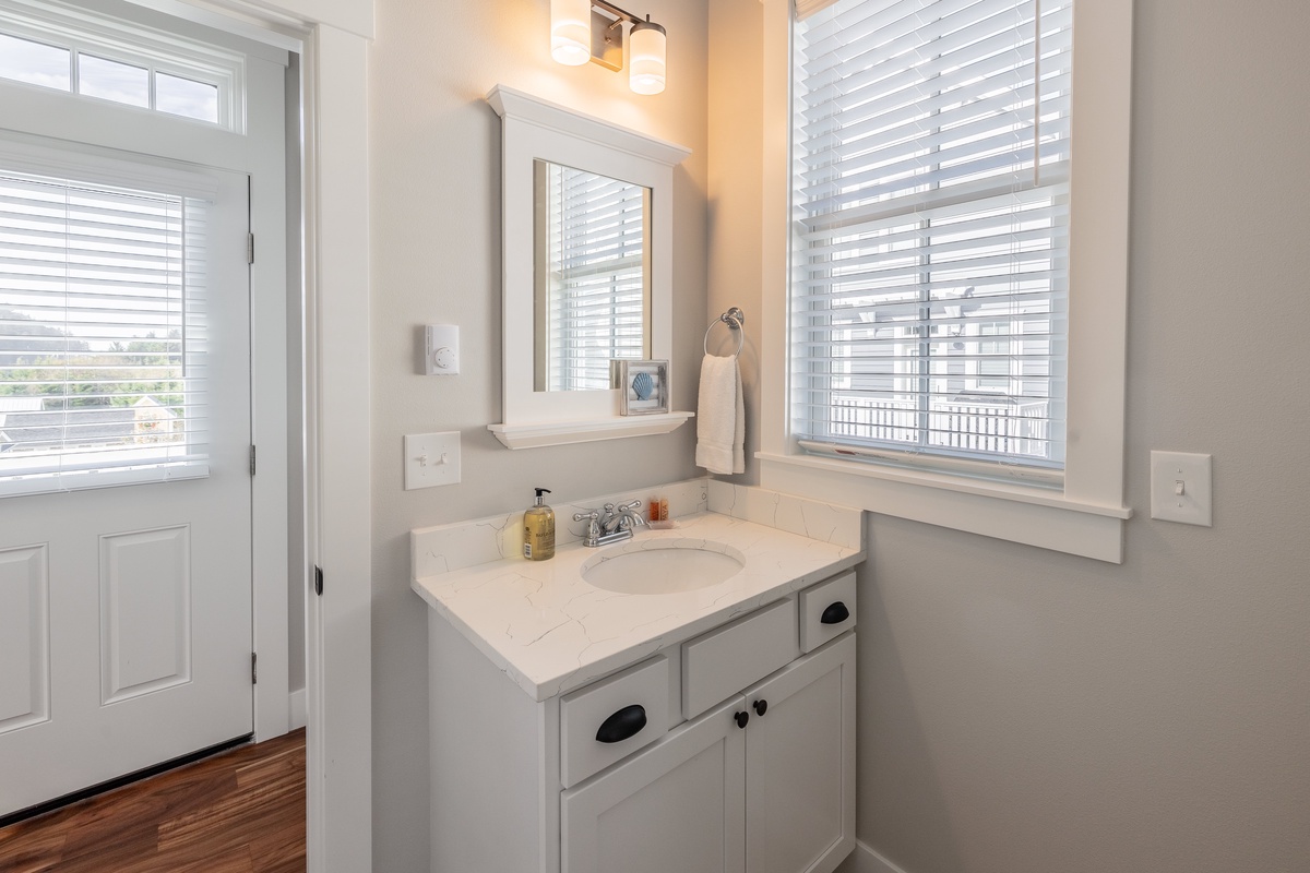 Carriage House bathroom