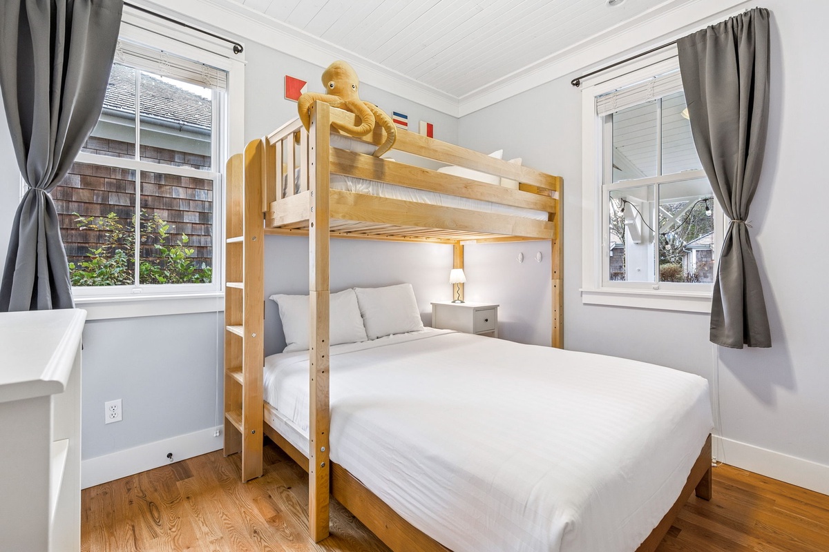 Twin-over-queen bunk bedroom