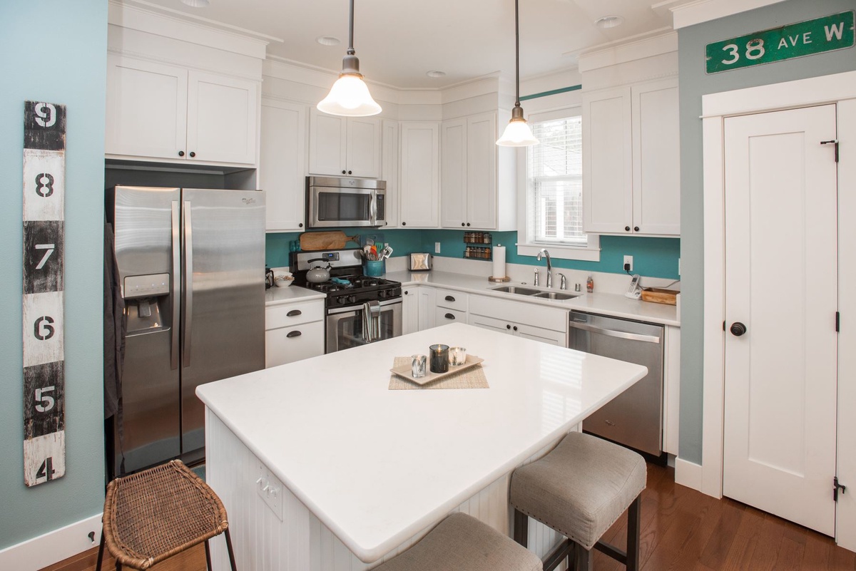 The kitchen boasts beautiful Quartz counters