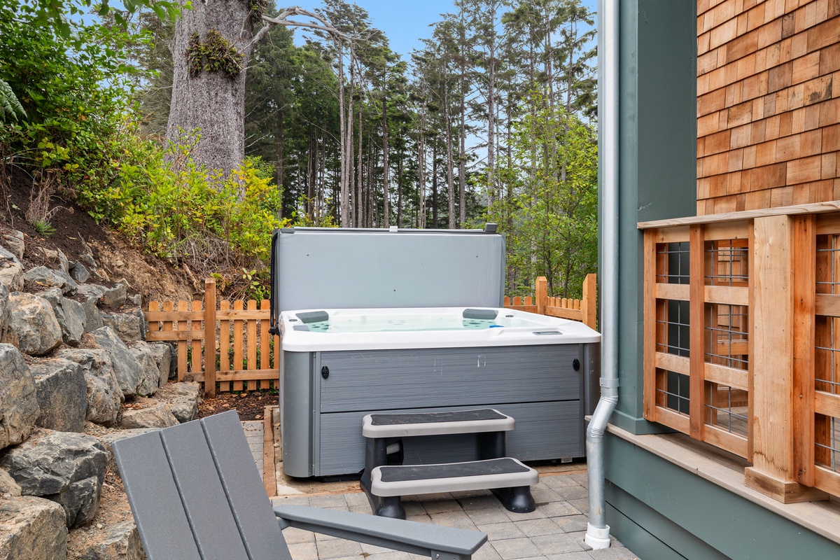 Fully-fenced backyard and hot tub