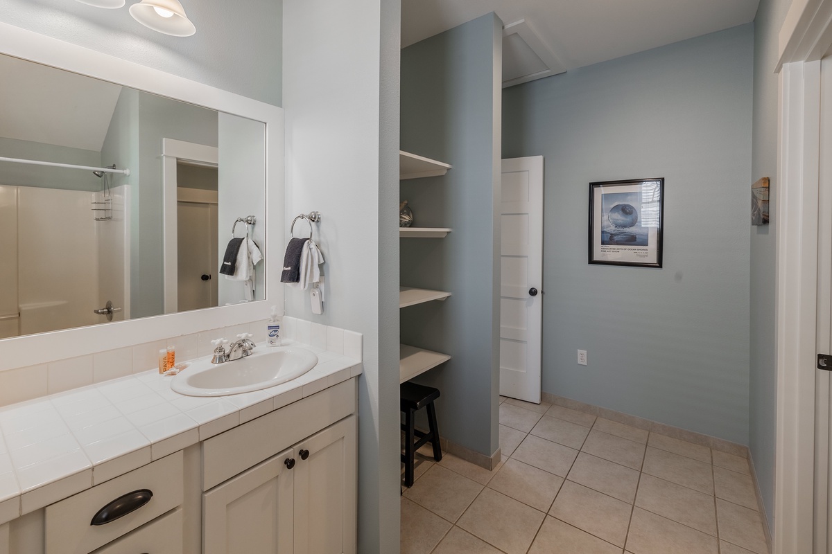 Be refreshed and rejuvenated by the spa-like ensuite bathroom