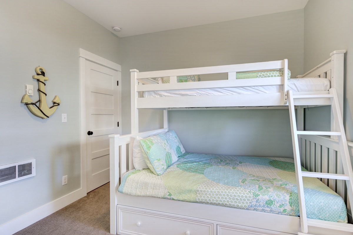 Main floor bunk bedroom