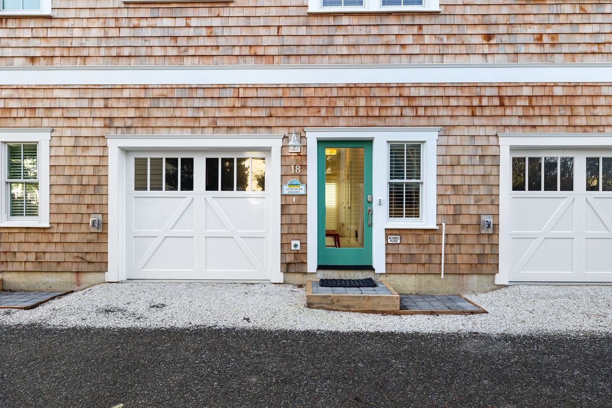 Conveniently located garage for parking