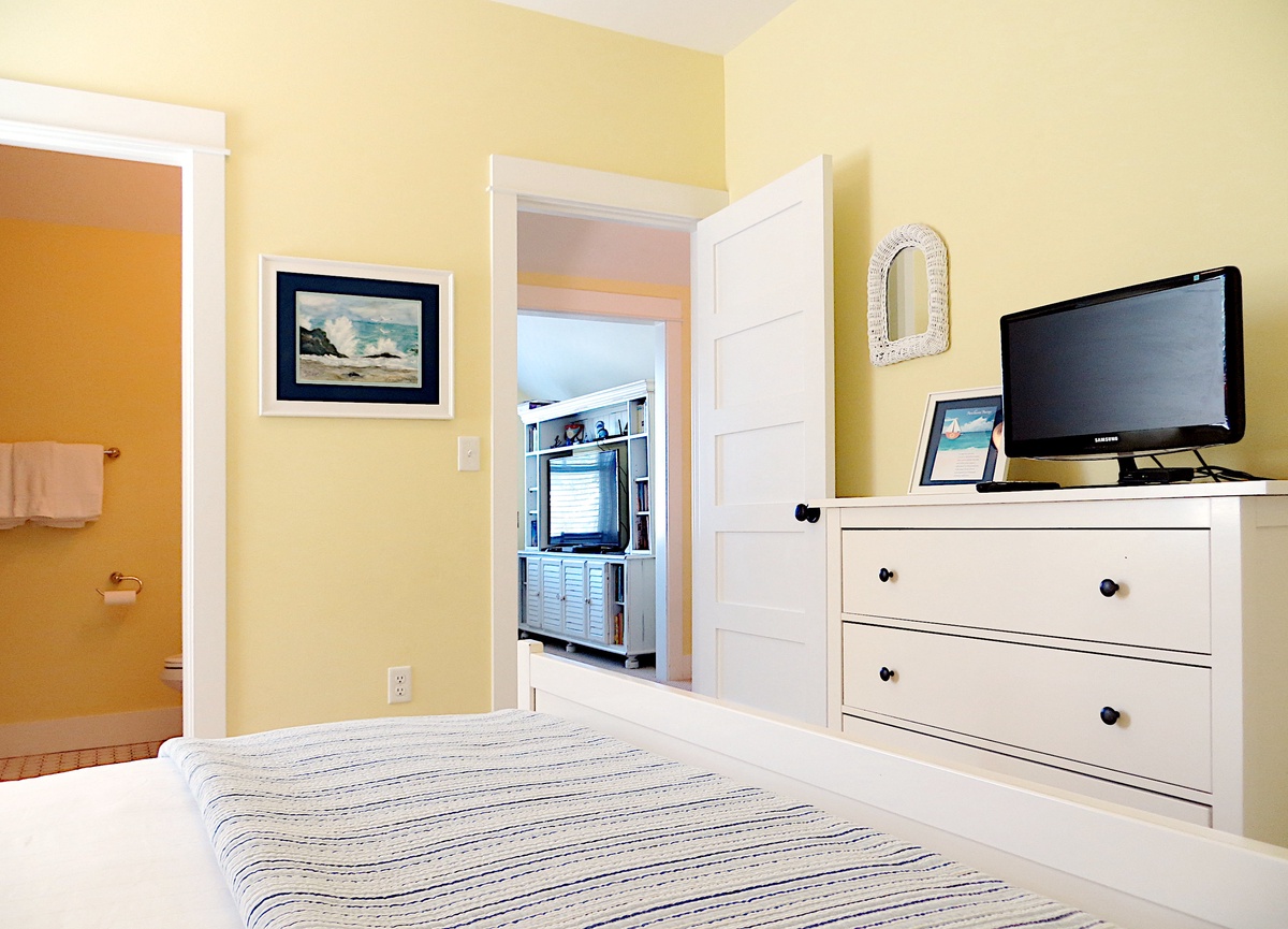The queen bedroom has a private ensuite bathroom