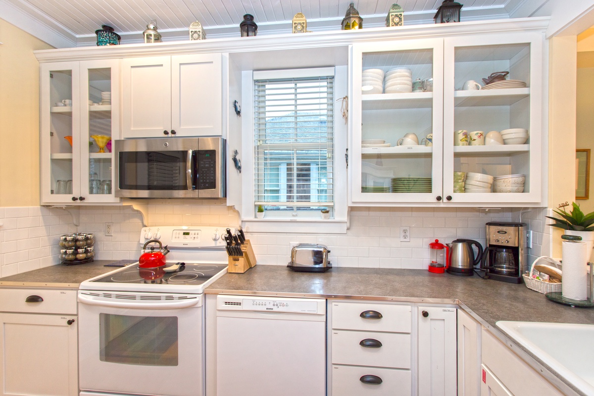 Fully equipped kitchen makes meals quick and easy