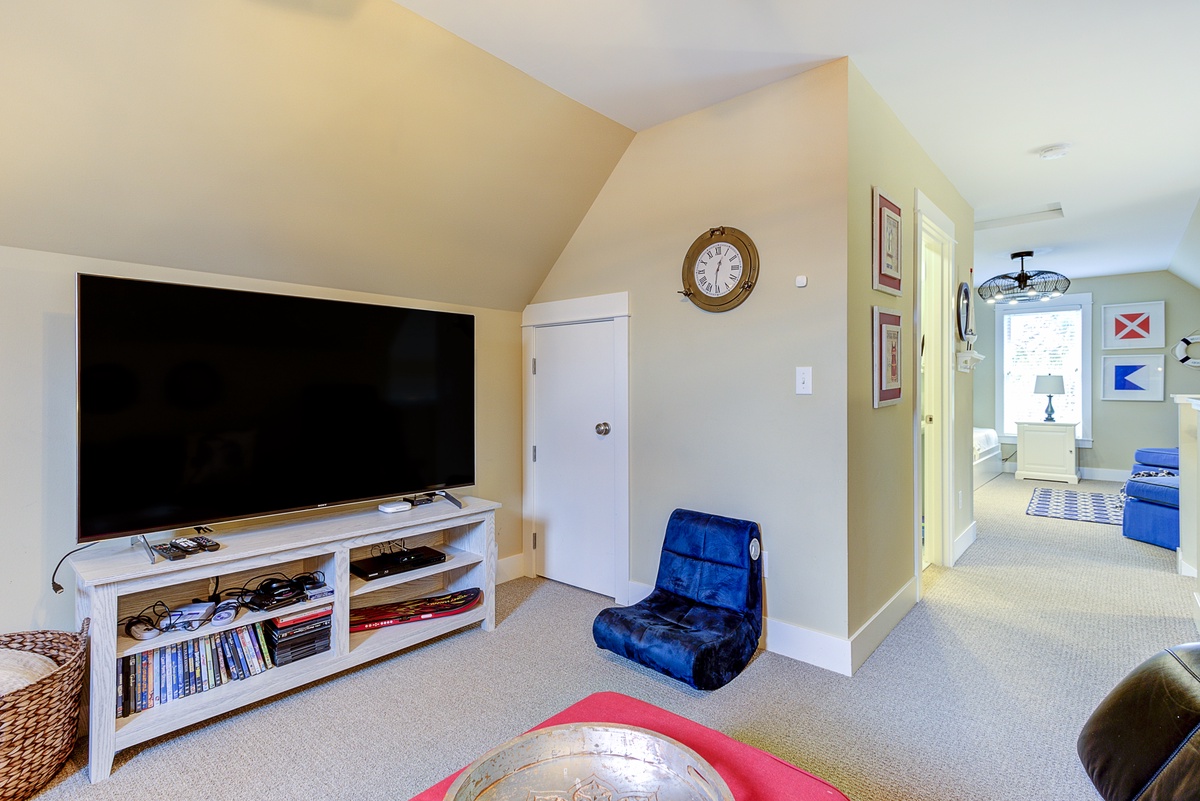 Play area in the bunk room for kids and adults