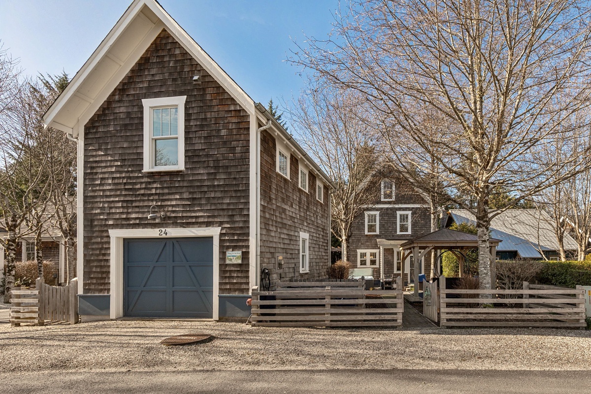 Along for the Ride includes a carriage house