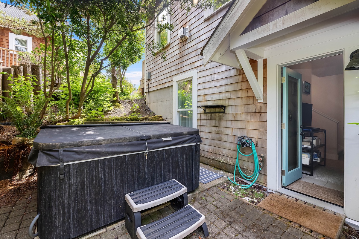 Private hot tub