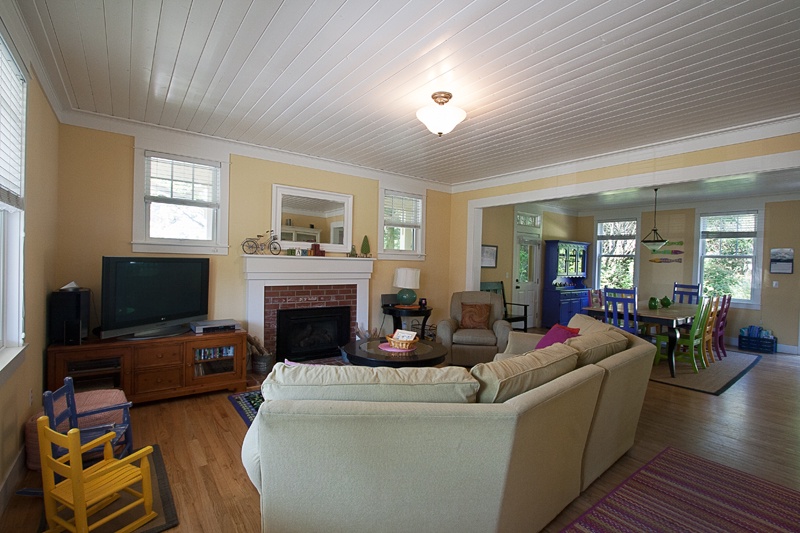 Living Room gas fireplace and flatscreen TV