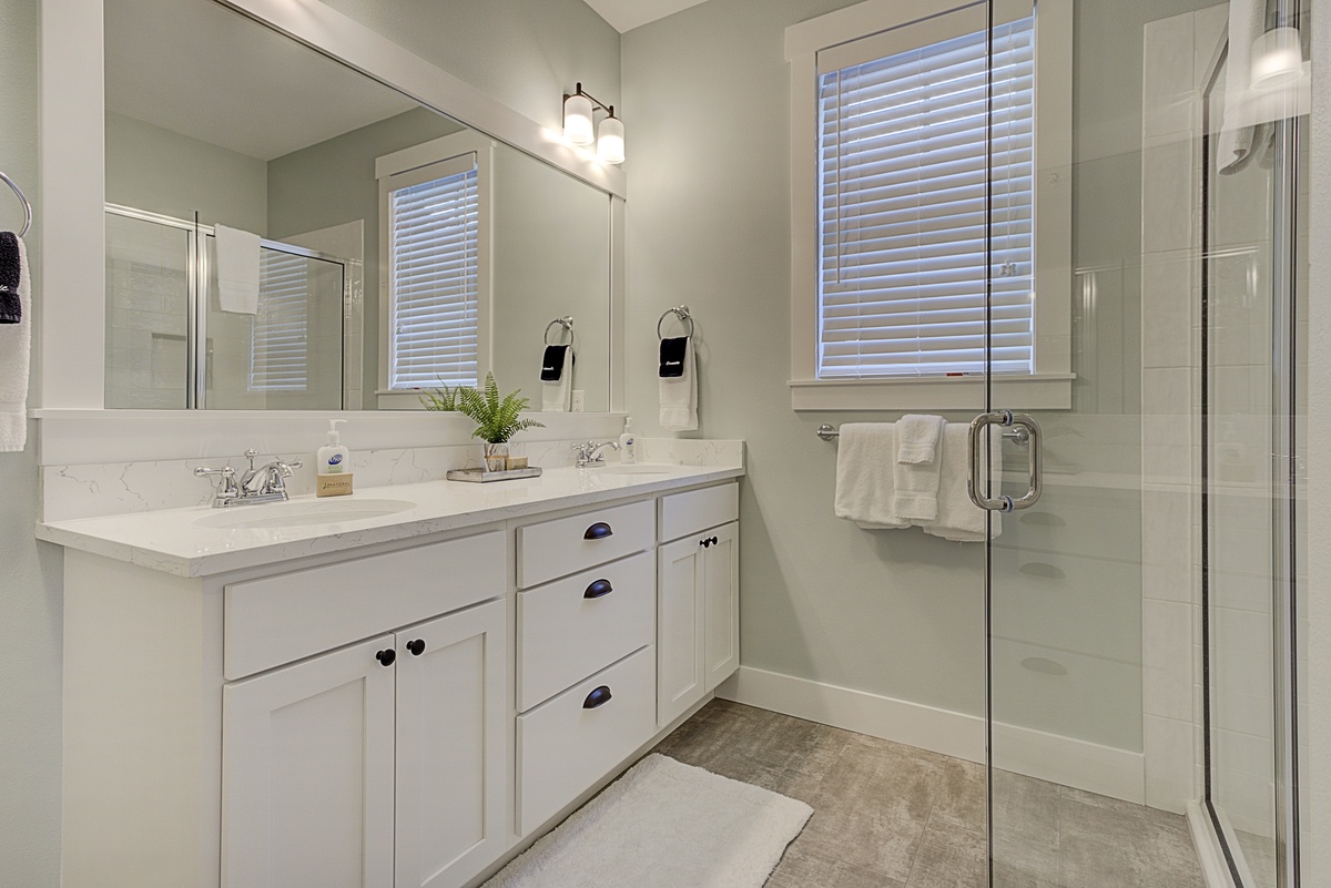 Main floor primary ensuite bathroom